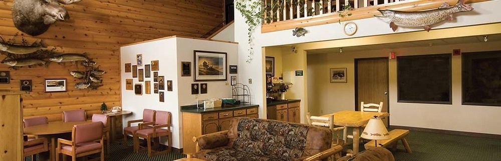 Mcquoid'S Inn And Event Center Isle Екстериор снимка